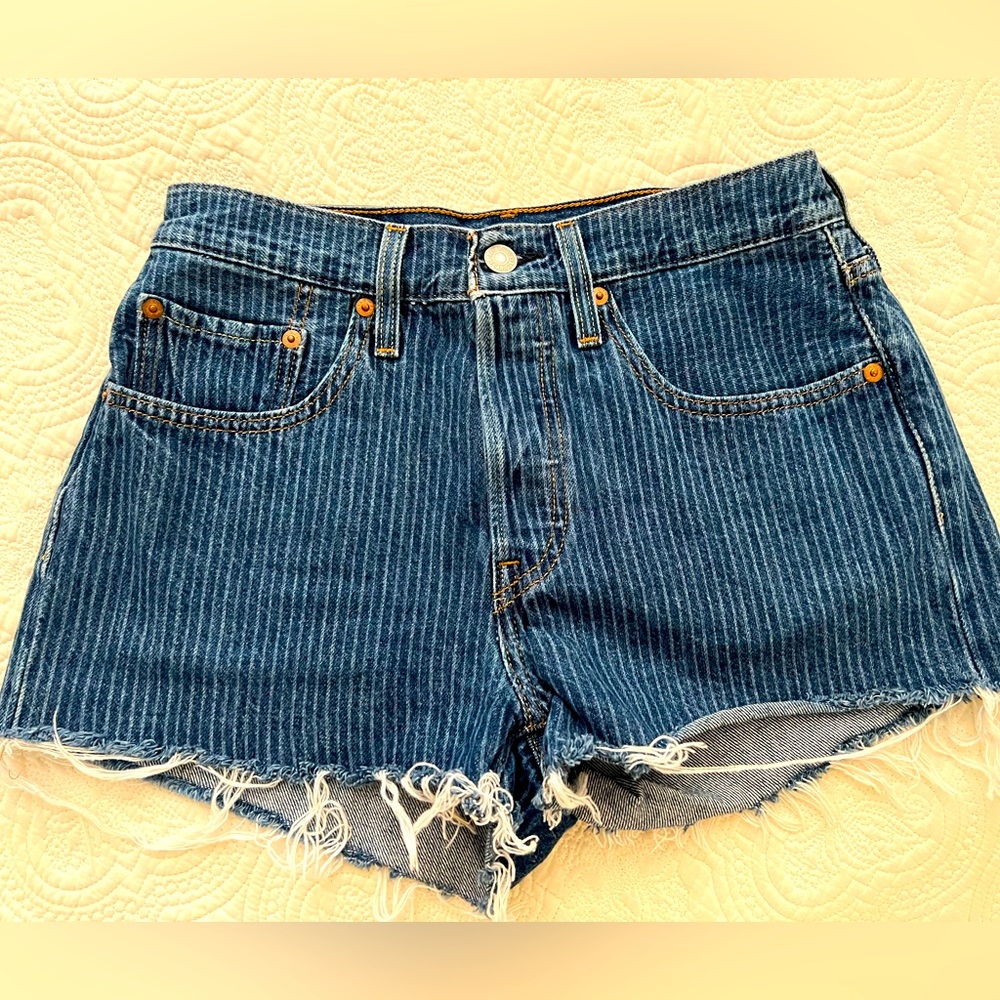Levi’s original 501 Jean shorts size 26, denim pinstripe high rise